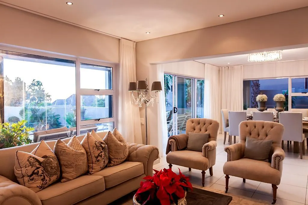 Villa On 1St Crescent Cape Town