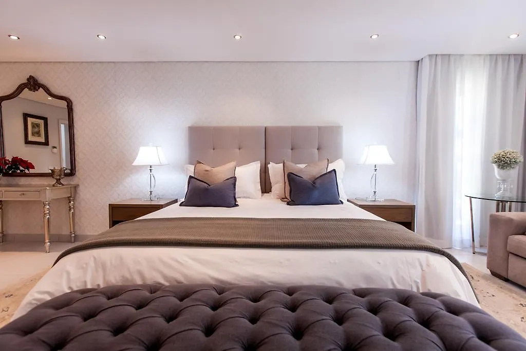 Villa On 1St Crescent Cape Town
