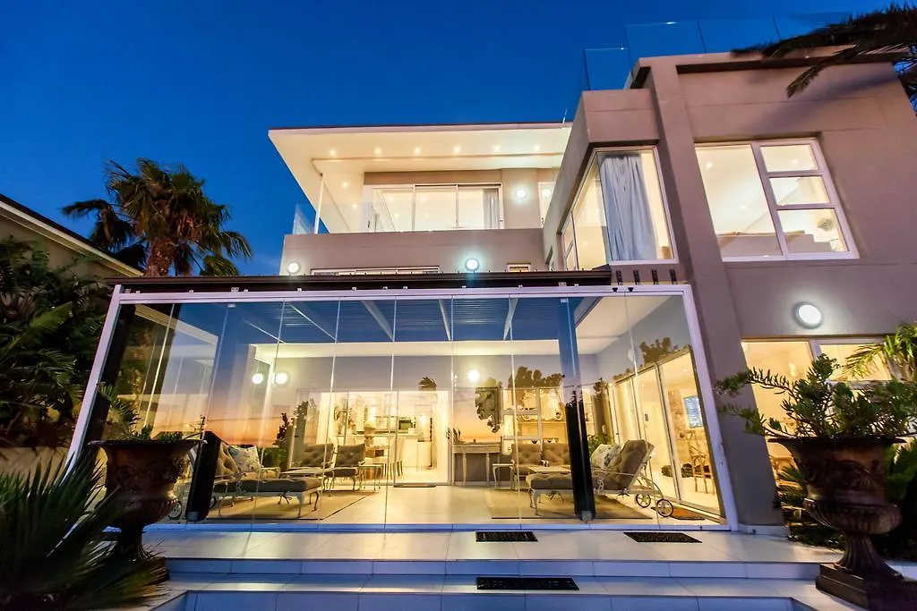 Villa On 1St Crescent Cape Town