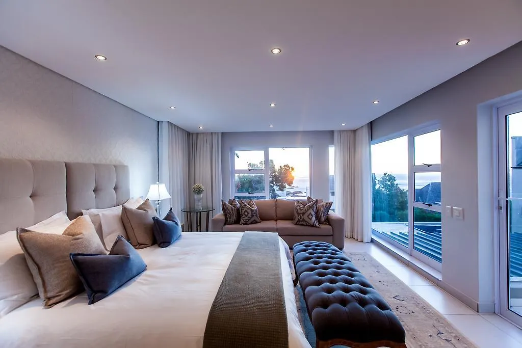 Villa On 1St Crescent Cape Town