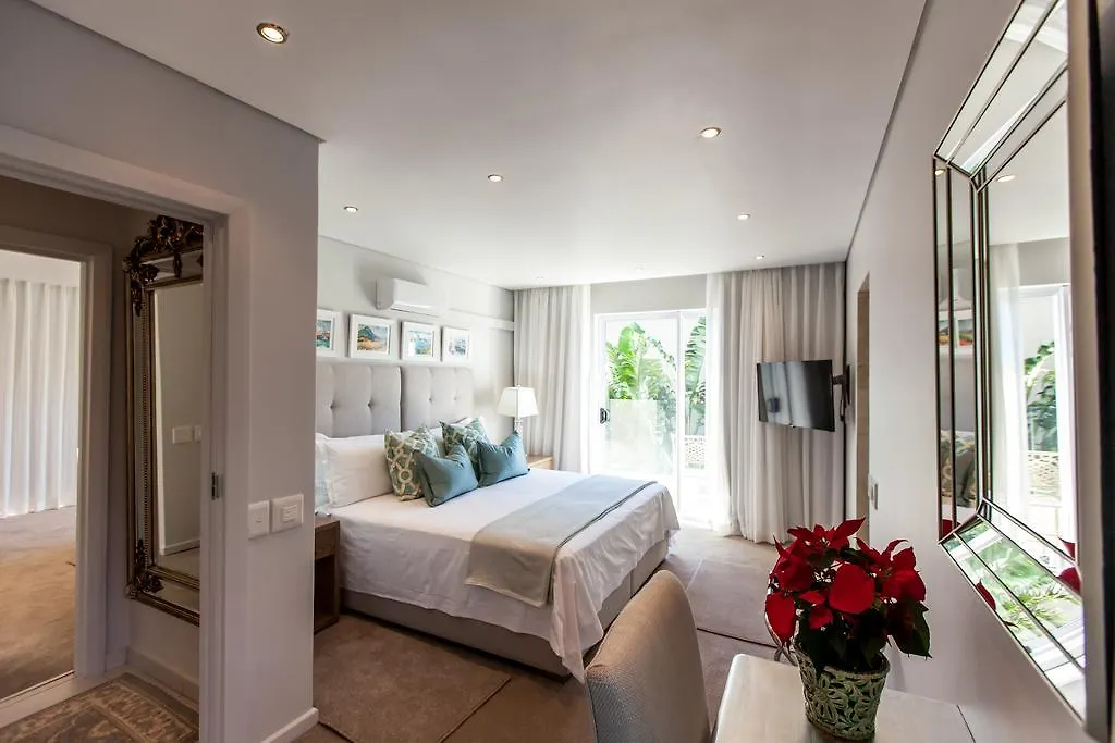 Villa On 1St Crescent Cape Town