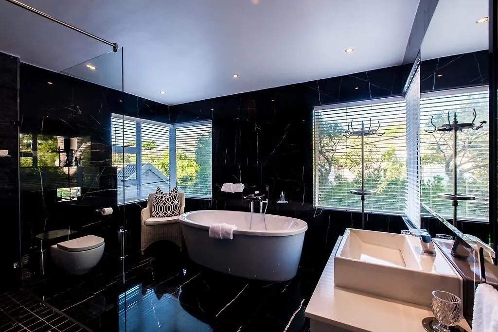Villa On 1St Crescent Cape Town