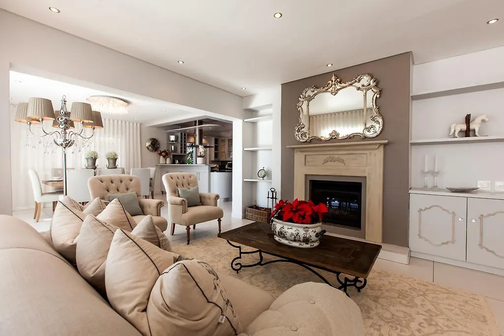 Villa On 1St Crescent Cape Town