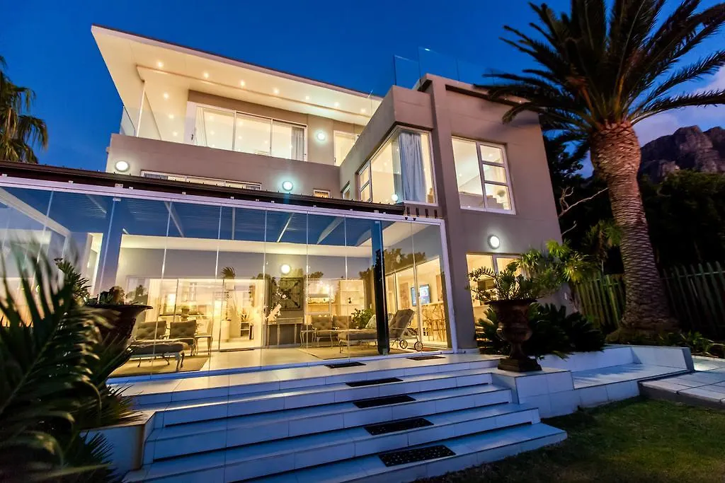 Villa On 1St Crescent Cape Town