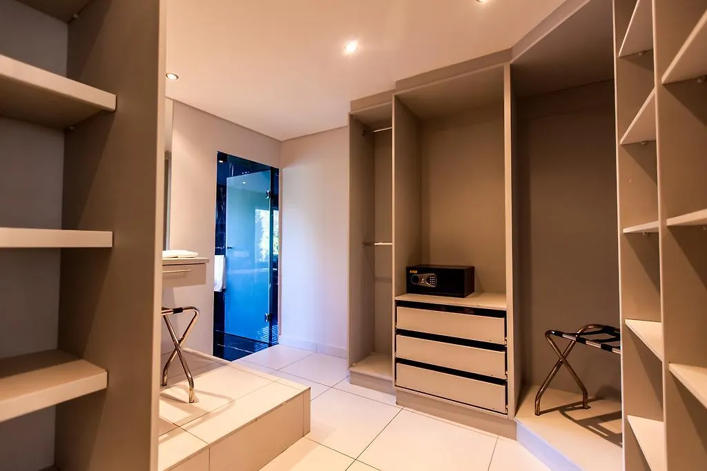 Villa On 1St Crescent Cape Town