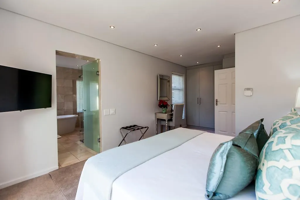 Villa On 1St Crescent Cape Town